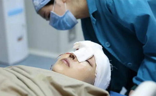 隆鼻修復(fù)的價格是多少?隆鼻失敗修復(fù)的價格與什么有關(guān)?