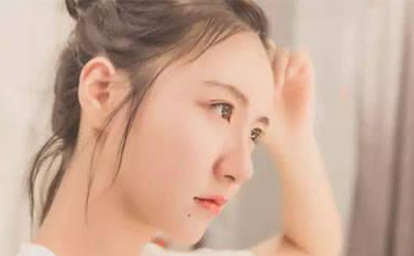 假體隆下巴多久能消腫？