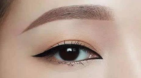 水泡眼是怎么形成的？