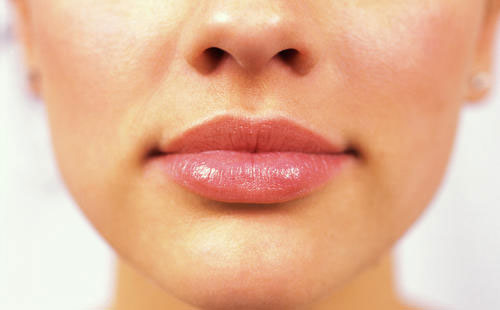 酒鼻槽因?yàn)槭裁匆鸬?？酒鼻槽怎么辦才能好？