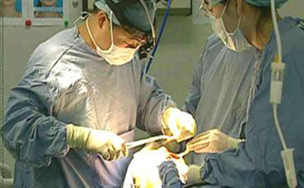 硅膠假體隆下巴怎么樣?術(shù)前術(shù)后應(yīng)該注意些什么?